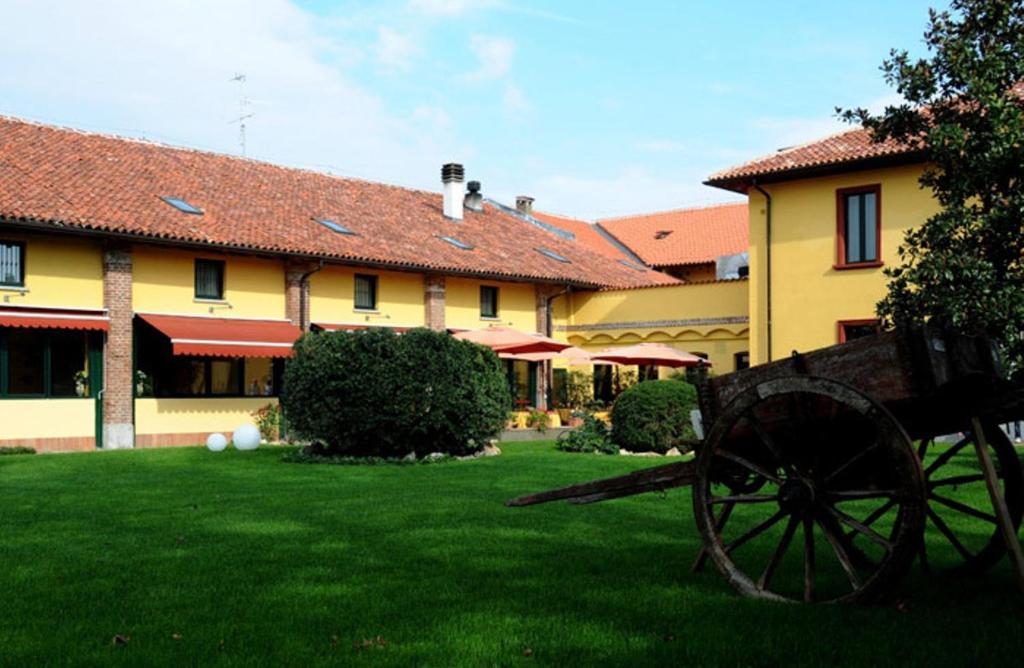 Hotel Cascina Marisa in Opera, Italy